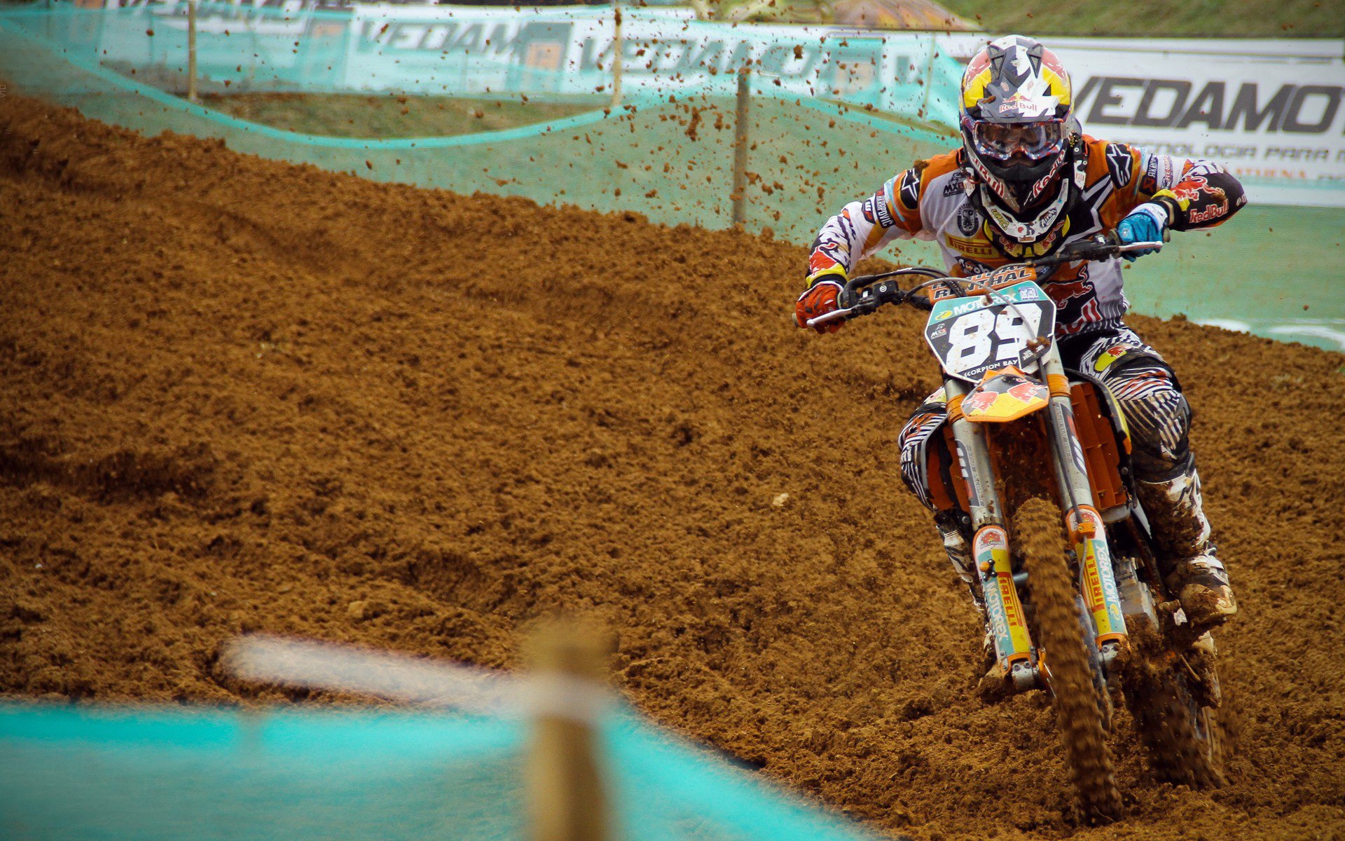 “英超冠军争夺战持续升温，战局扑朔迷离”，英超 冠军